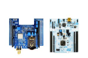 X-NUCLEO-GNSS1A1 on the left and NUCLEO-F401RE on the right