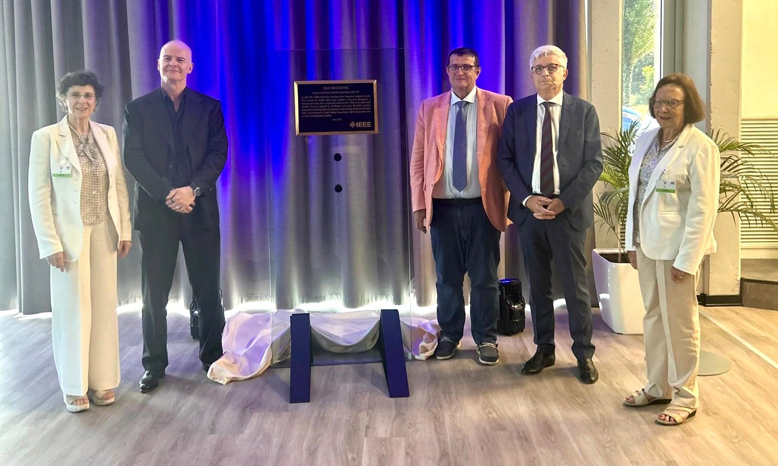 Plaque unveiling. From left to right: Dr. Tiziana Tambosso (IEEE Region 8 Technical Activities Committee Vice Chair), Marco Cassis (ST APMS President), Giambattista Gruosso (IEEE Italy Section Chair), Alessandro Cremonesi (ST Chief Innovation Officer), Dr. Bernadette Bouchon-Meunier (IEEE France Section Life Members Affinity Group Chair)