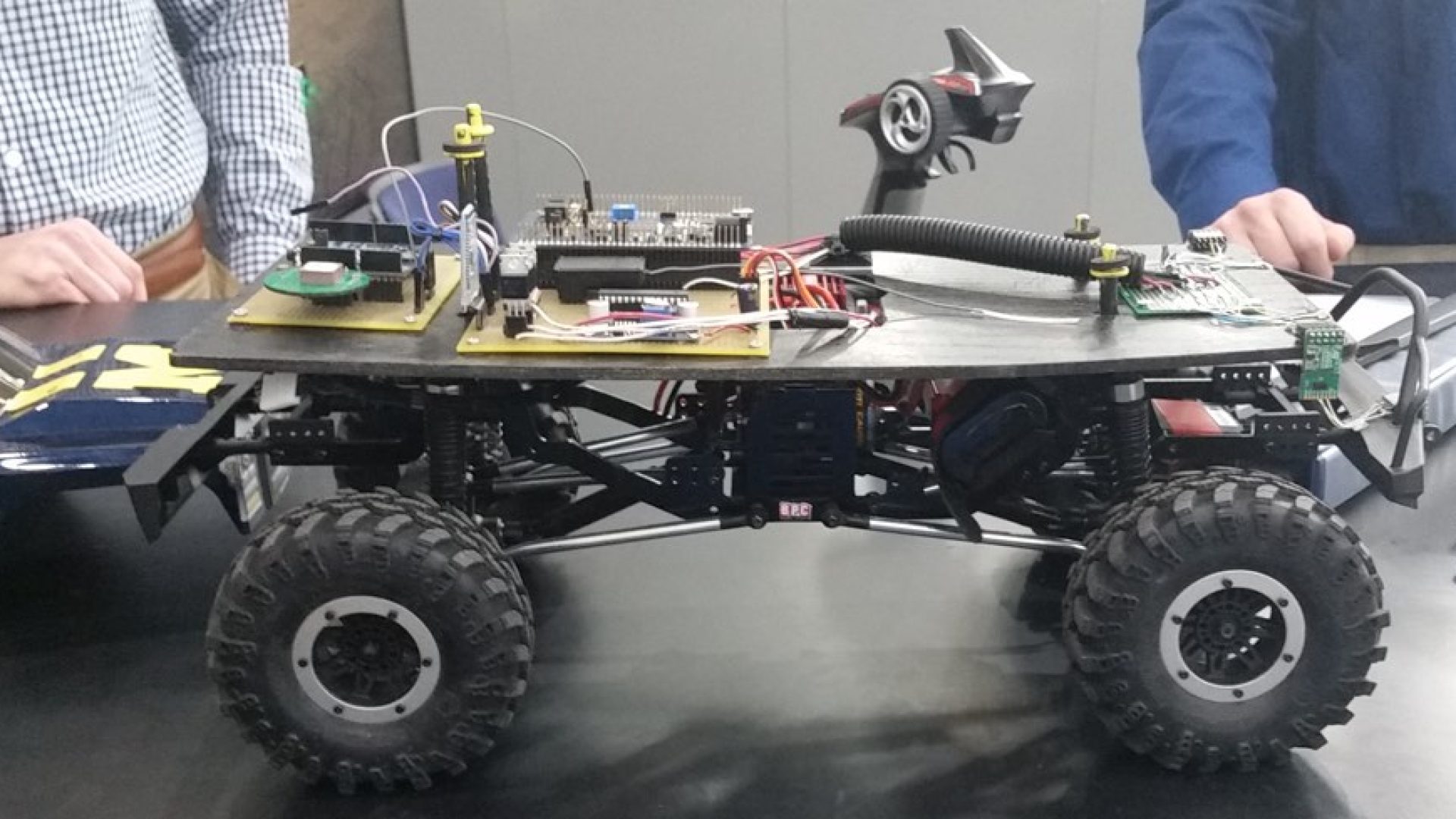 The PCB and internal parts of the driverless RC car