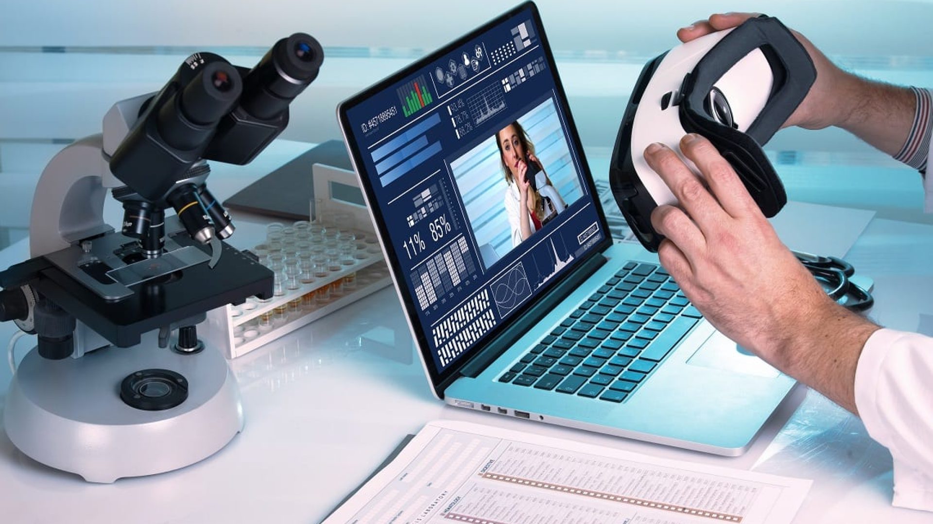 doctor with Virtual reality equipment in the laboratory / Two doctors who are going to do a collaborative work at a distance