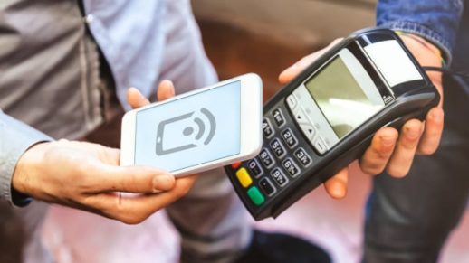 Paying with a smart phone using NFC technology
