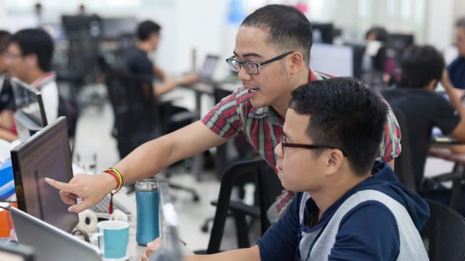 Students programming together