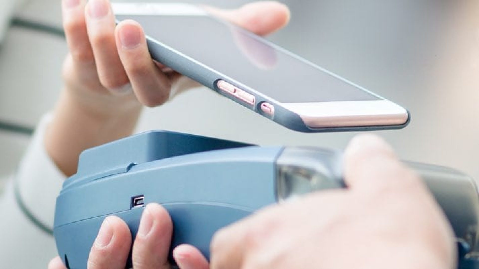 NFC reader and smartcard